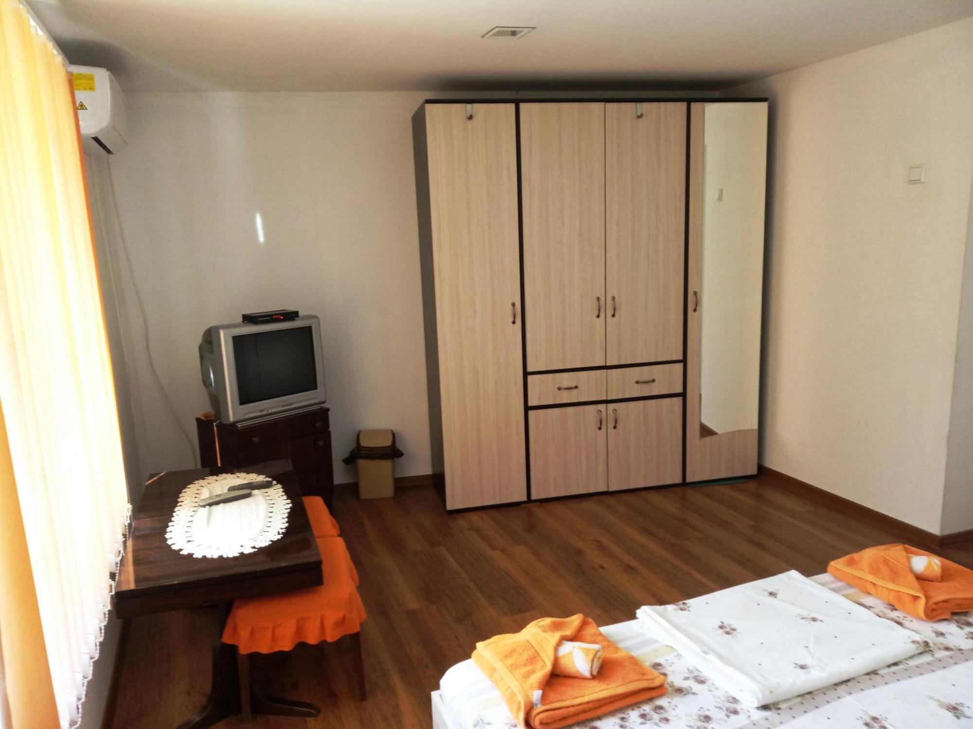 Divna Guest House Kruşuna Exterior foto