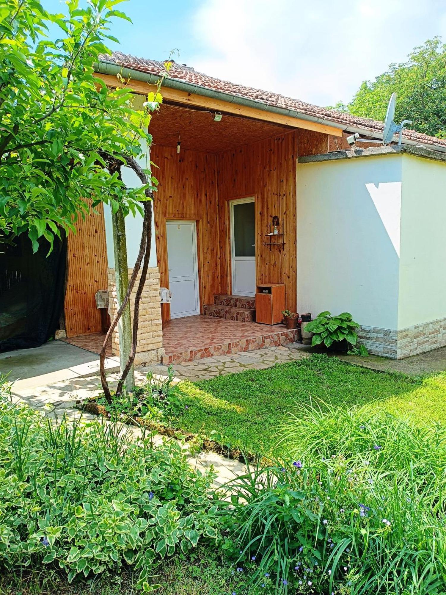 Divna Guest House Kruşuna Exterior foto