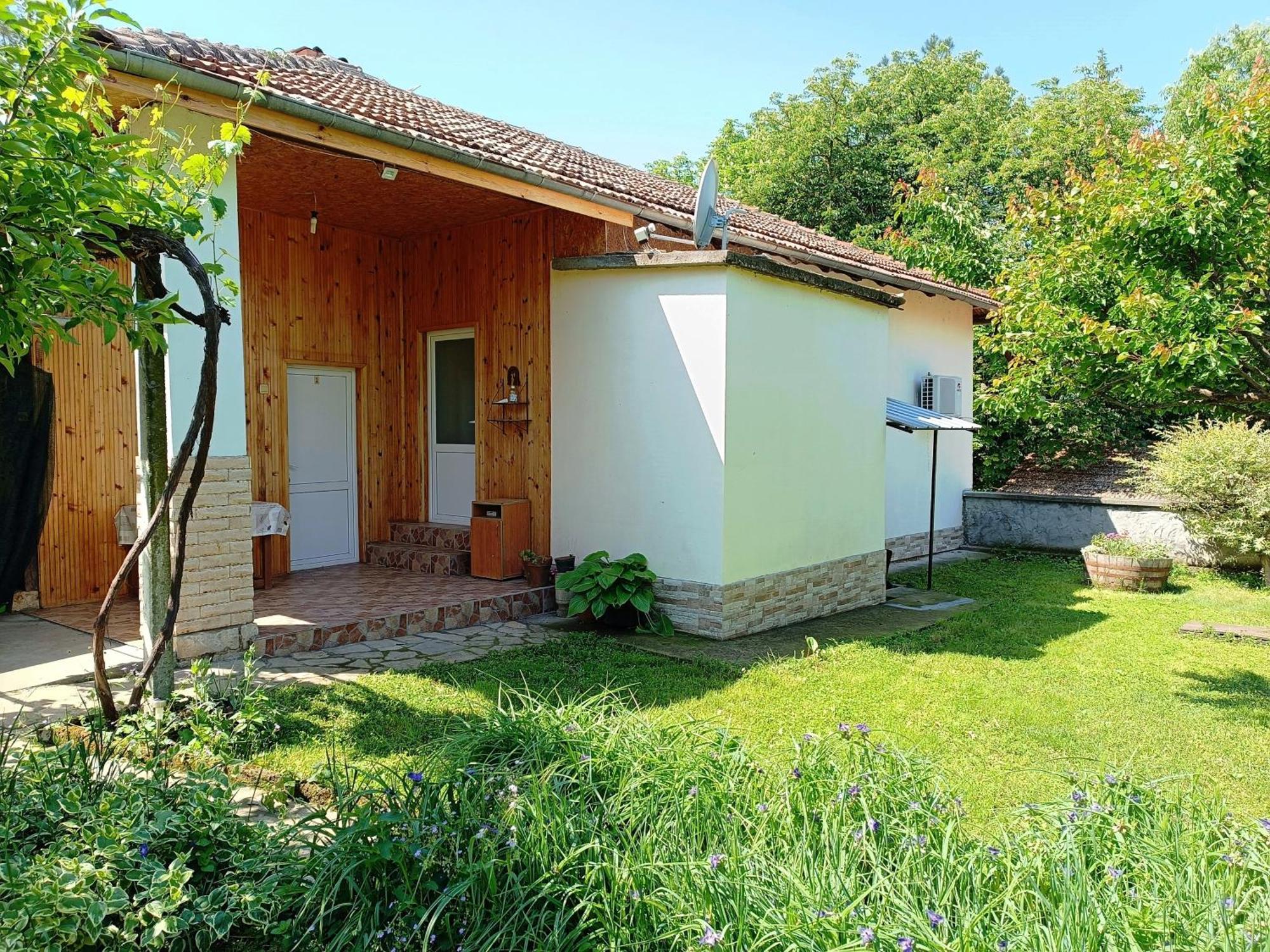 Divna Guest House Kruşuna Exterior foto