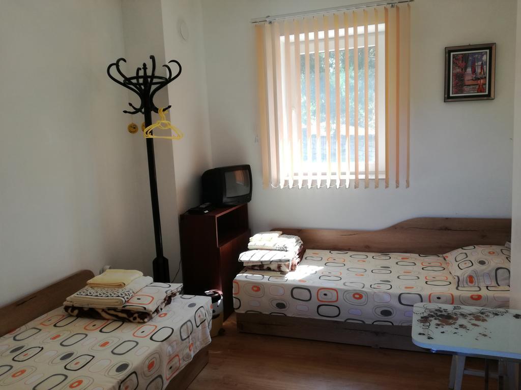Divna Guest House Kruşuna Exterior foto